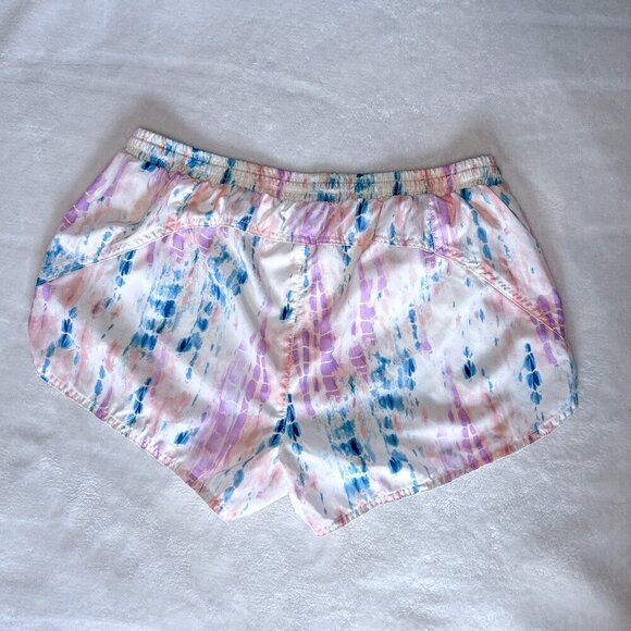 Women’s Old Navy Active Run Shorts | White Tie Dye | Dolphin Hem | Size Medium - Picture 2 of 13